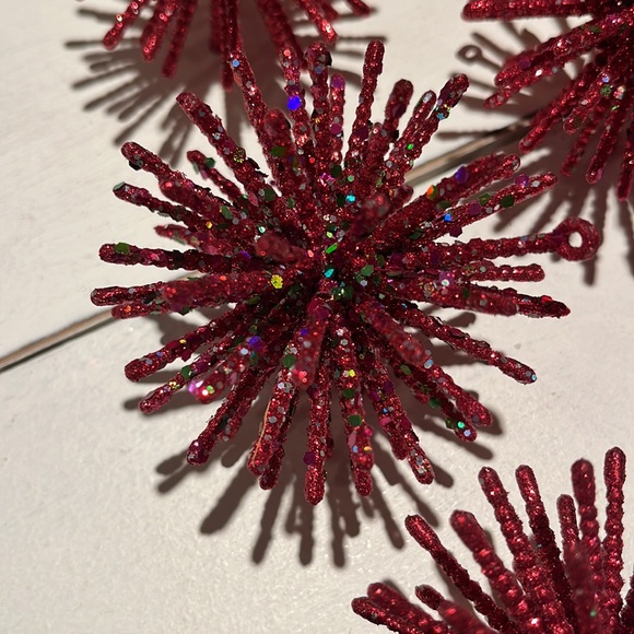 20 Red and Green Sparkly Ornaments - Picture 4 of 7